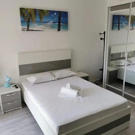 Grand Mamaia