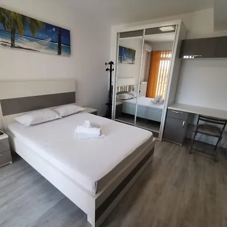 Grand Mamaia *