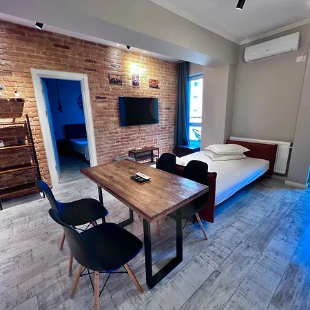 Grand Mamaia Apartment