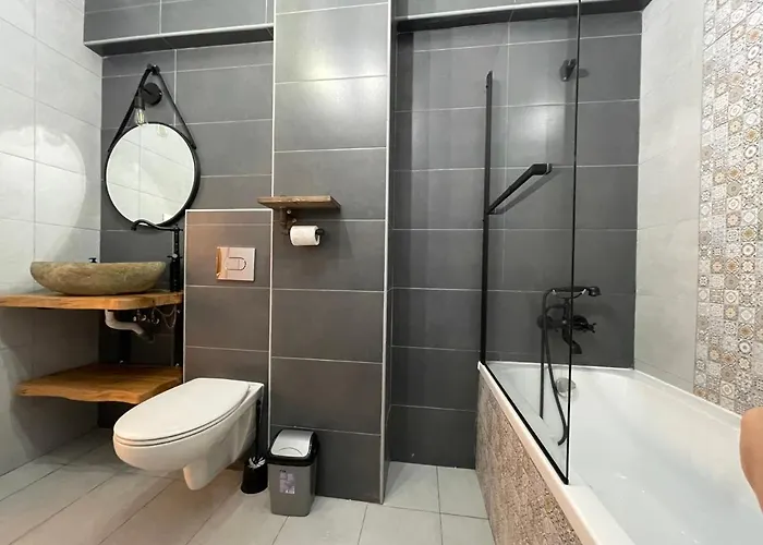 Grand Mamaia Apartment *