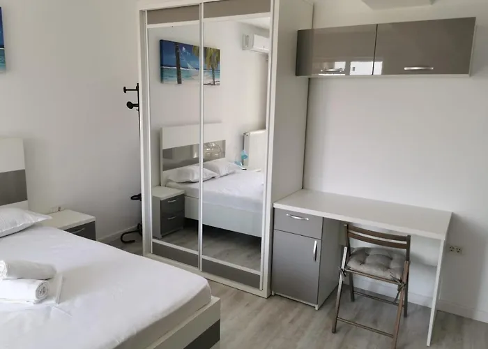 Grand Mamaia Apartment