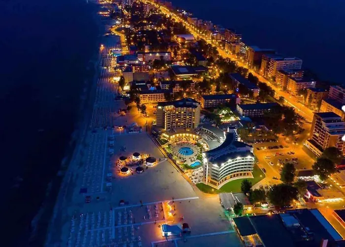 Grand Mamaia Apartment