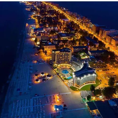 Grand Mamaia Apartman