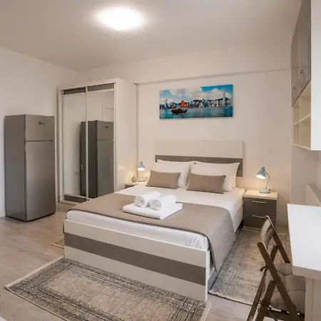 Grand Mamaia Apartment *